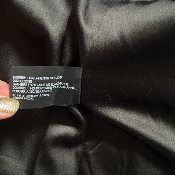 Club Monaco cropped lady style blazer is a classic with hidden placket - Picture 4 of 6